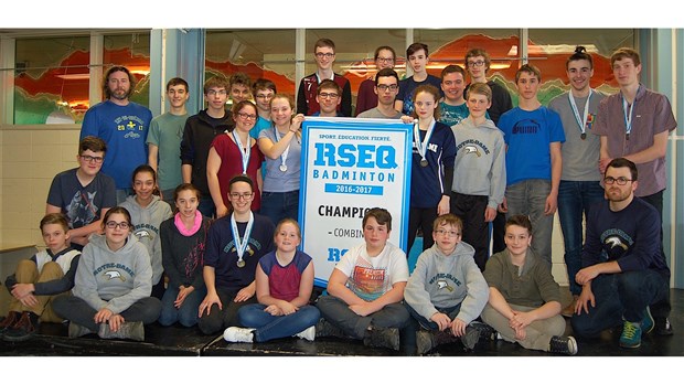Badminton : les Albatros remportent le titre de champion régional 2017
