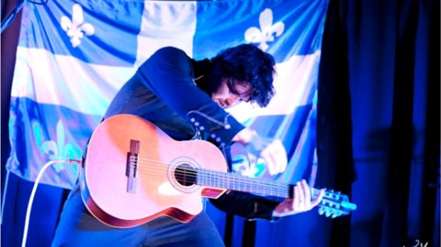 Le Café Grains de Folie reçoit Pépé et sa guitare en spectacle