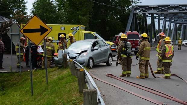 Une voiture percute une glissière de sécurité à Saint-Antonin