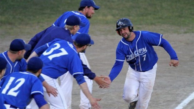 Le CIEL-FM gagne 7-4 contre le CMB