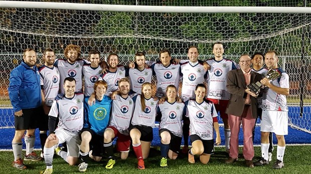 Une belle fin de saison pour la Ligue de soccer senior mixte participation de Rivière-du-Loup