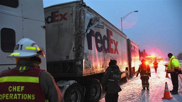 Collision entre deux poids lourds sur la route 185