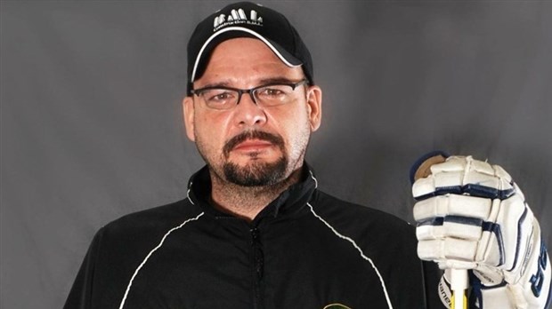 Un nouvel entraîneur pour le programme féminin hockey-études 