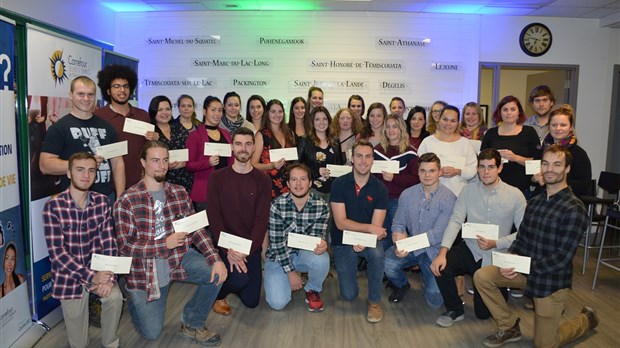 Des jeunes qui ont choisi le Témiscouata reçoivent 23 250 $