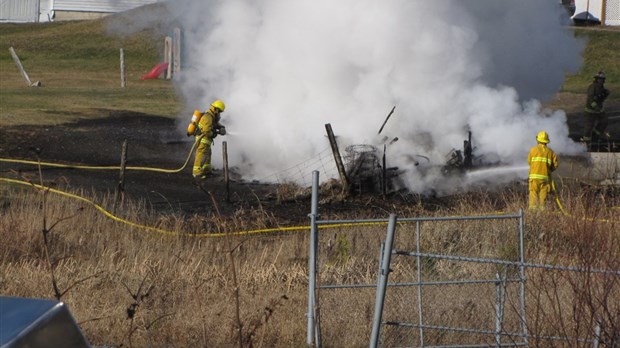 Un garage détruit par un incendie à Saint-Médard
