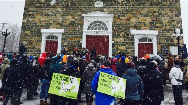 Plus d’une centaine de marcheurs pour l’environnement à Cacouna