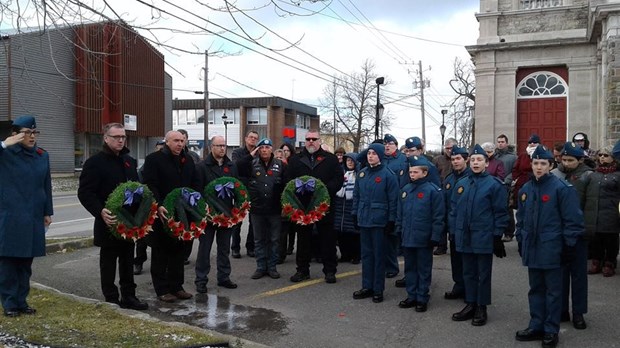 Les cadets de l’Air soulignent le Jour de l’Armistice