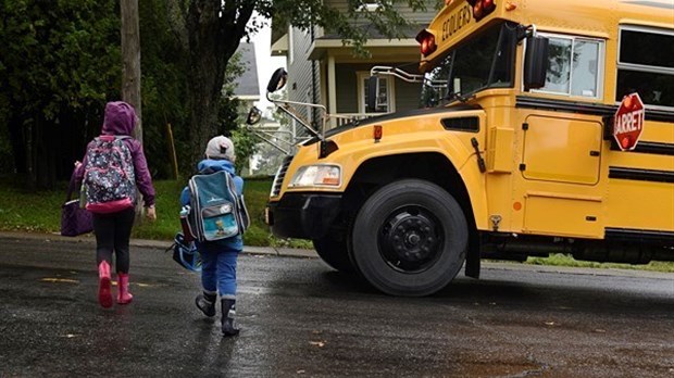 Les parents de 11 000 élèves recevront des chèques pour des frais scolaires payés en trop