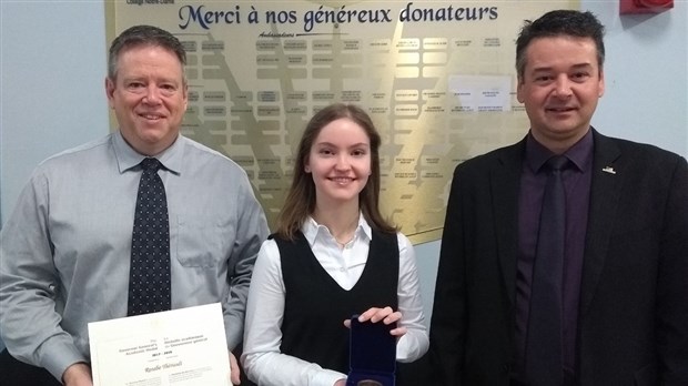 Rosalie Thériault reçoit la Médaille académique du Gouverneur général