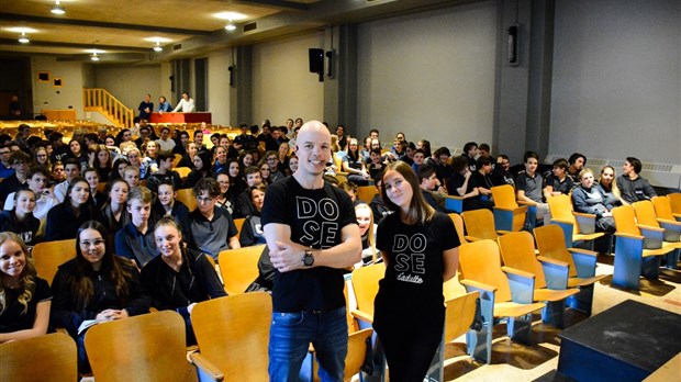 La tournée Dose d’adulte de passage au Collège Notre-Dame de Rivière-du-Loup