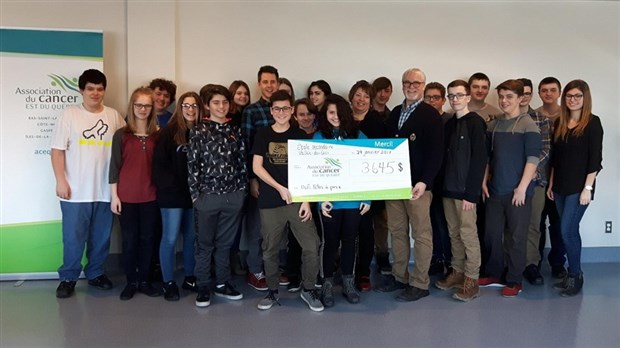 Des élèves de Squatec amassent 3 645 $ pour l’Association du cancer de l’Est du Québec