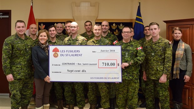 Les Fusiliers du St-Laurent donnent à Centraide Bas St-Laurent