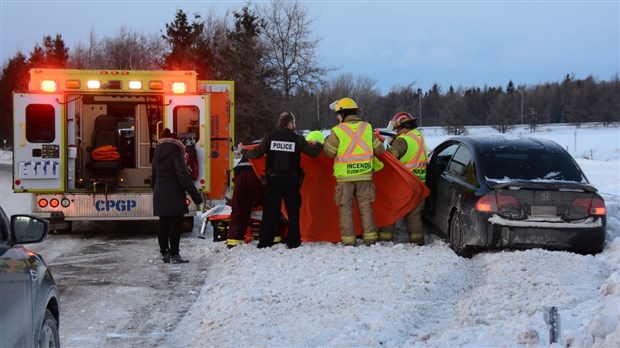Perte de contrôle près de l'autoroute 20 à Rivière-du-Loup