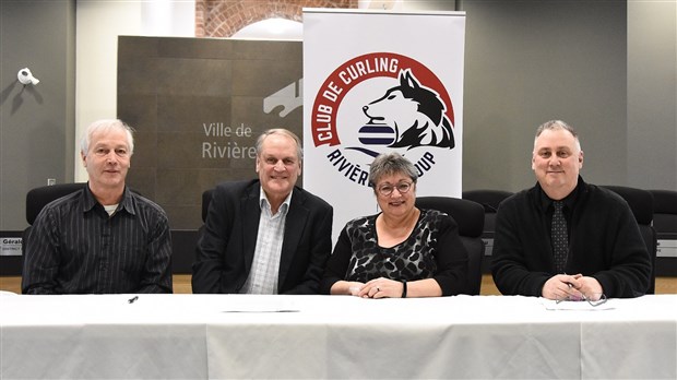 Centre de curling : signature officielle des protocoles d’entente
