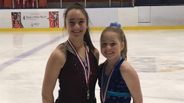 Deux patineuses des Arabesques aux championnats provinciaux