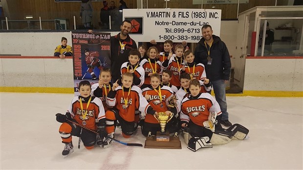 Les Aigles champions à la maison 