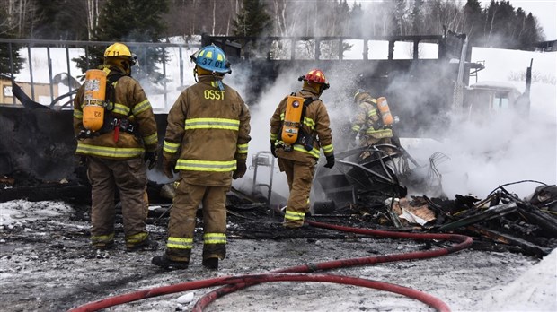 Un garage rasé par les flammes à Dégelis 