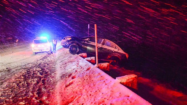 À quelques centimètres d’une chute dans la rivière Verte 