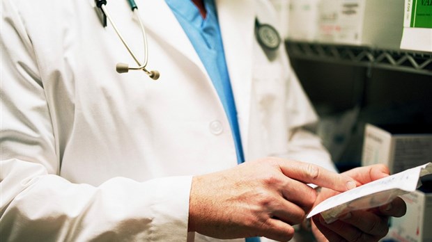 Près de 40% de la population a cessé un médicament prescrit sans avis professionnel