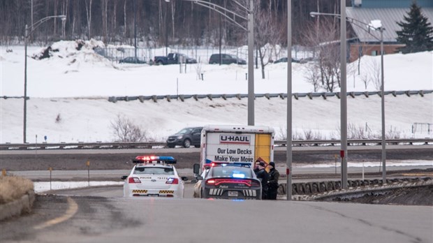 Un voleur visé par plusieurs mandats s'enfuit du Super C de Rivière-du-Loup