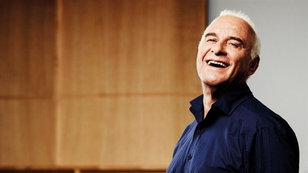 «La causerie musicale», un échange avec Michel Fugain à Rivière-du-Loup