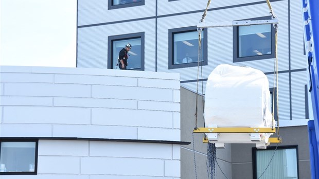 Installation d’un nouvel appareil d’IRM au CHRGP 
