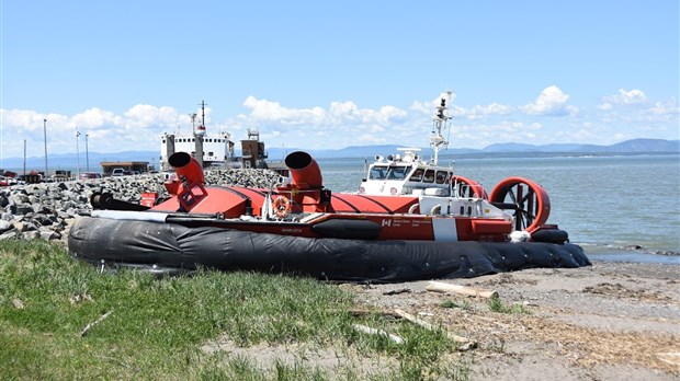 Un aéroglisseur de la Garde côtière à Rivière-du-Loup 