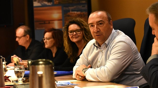 Le Parti conservateur rencontre les intervenants locaux 