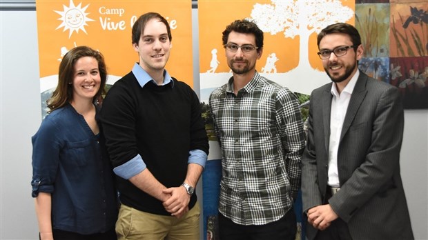 La Poursuite aux flambeaux de retour au Camp Vive la Joie