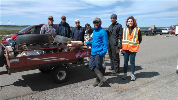 Une journée de nettoyage des berges à L’Isle-Verte 