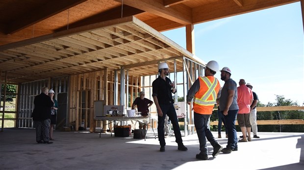 La construction du Centre de curling Prelco progresse 