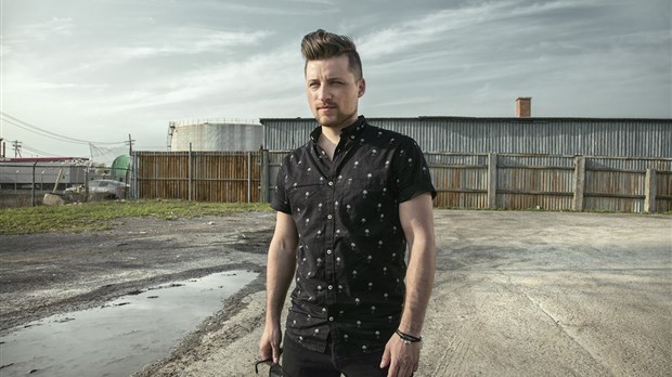 Jérôme Couture chante à la Goélette de Rivière-du-Loup