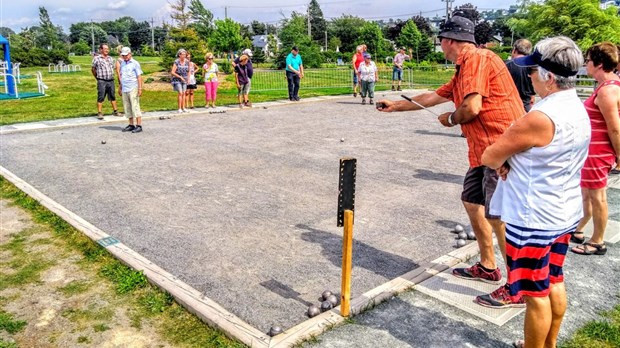 Tournoi de pétanque amical et épluchette de blé d’inde