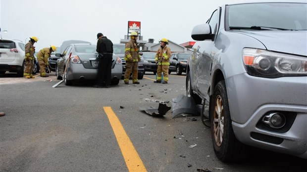 Accident dans le stationnement de l'Hôtel Universel à Rivière-du-Loup