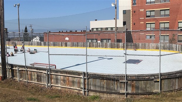 École internationale Saint-François-Xavier : la patinoire devra être retirée