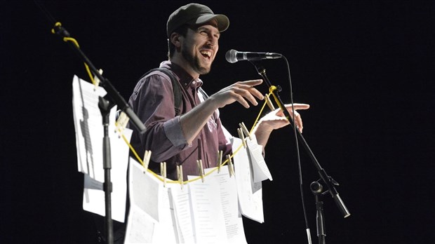 La poésie rencontre l’humour au Cabaret des mauvaises habitudes