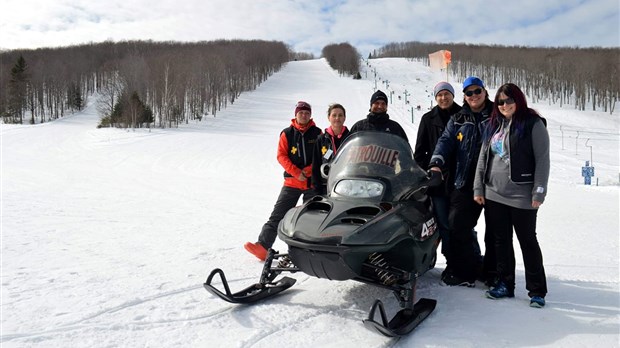 Vol d'une motoneige au Club de ski Mont Biencourt