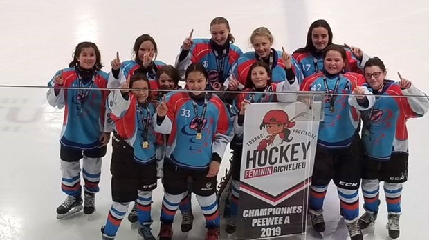 Les Cyclones Pee-Wee A victorieuses à Longueuil 