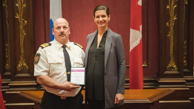 Le pompier Claude Pelletier honoré 