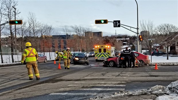 Accident sur le boulevard Armand-Thériault 