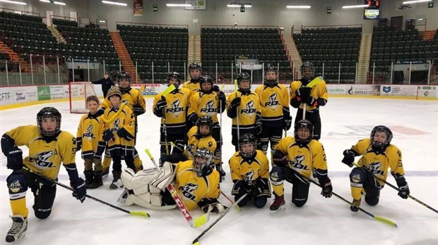 Un match de hockey en jaune pour une bonne cause