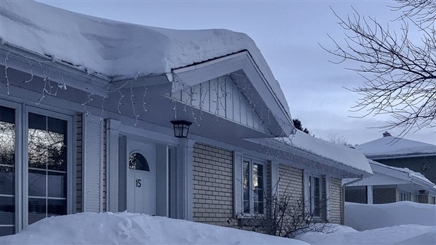Déneigement de toit : pensez sécurité