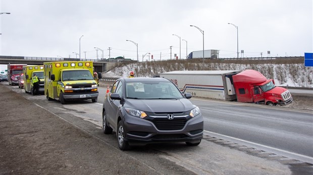 Accident impliquant un camion lourd sur l’autoroute 85