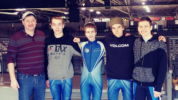 Des Loupiots au Championnat québécois ouvert en patinage de vitesse