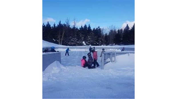 Saint-François-Xavier-de-Viger : une communauté qui s’est mobilisée pour rouvrir sa patinoire 