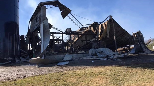 Un bâtiment agricole est la proie des flammes à Saint-Michel-du-Squatec