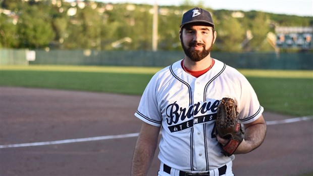 Le Frontière FM d’Edmundston l’emporte sur les Braves du Témiscouata