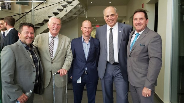 Le ministre Pierre Fitzgibbon et Denis Tardif au travail sur la zone d’innovation 