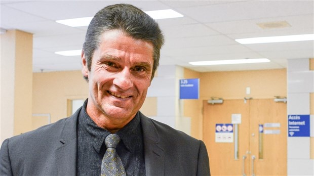 Voies de fait à l’hôtel de ville : absolution conditionnelle pour Bernard Simard