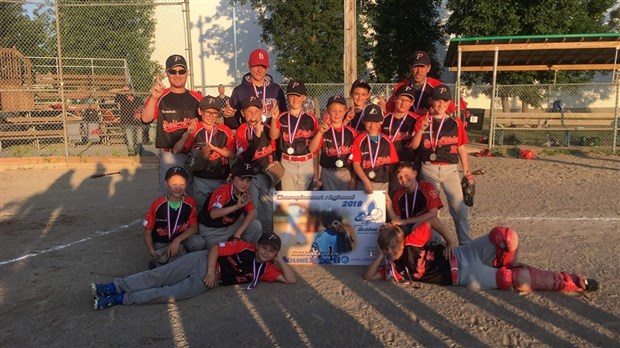 L’équipe Moustique  B de Trois-Pistoles championne régionale